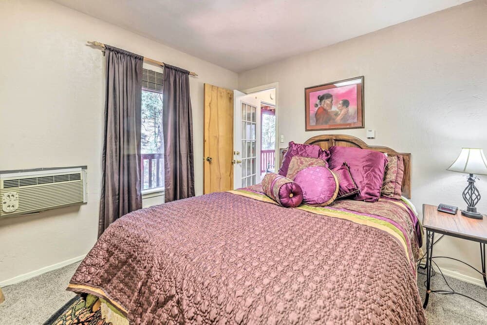 Dog-friendly Alto Escape w/ Hot Tub + Foosball!