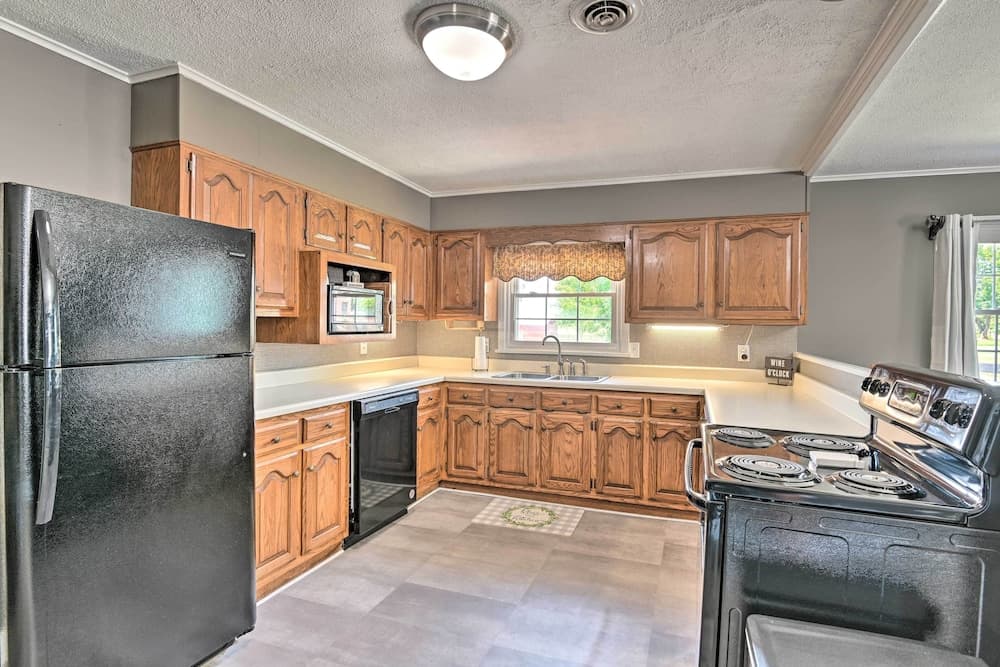 Bowling Green Farmhouse 10 Mi to Mammoth Cave