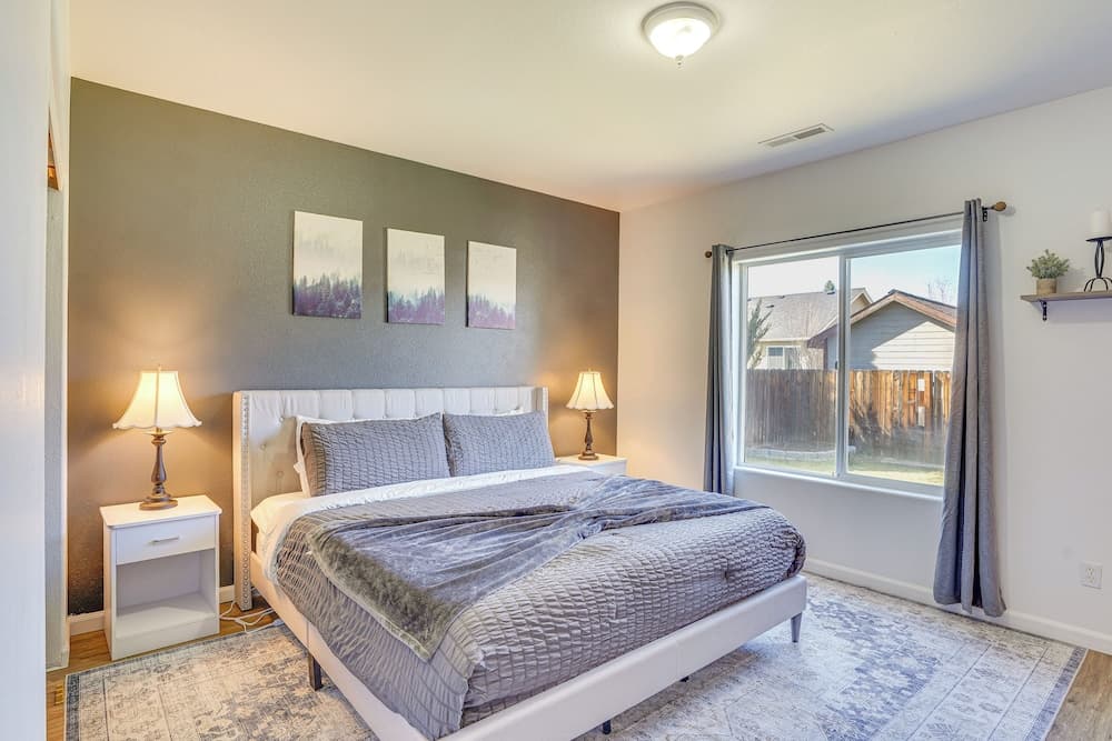 Charming Bend Home w/ Porch & Yard: Great Location