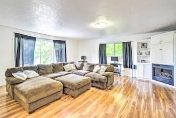 Bremerton Home: 2 Mi to Bremerton Boardwalk!