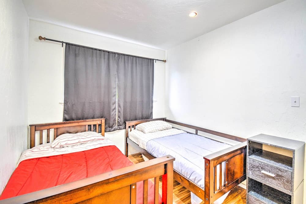 Bremerton Home: 2 Mi to Bremerton Boardwalk!