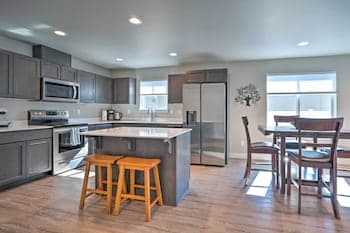 Charming Home w/ Mtn & Columbia River Views!