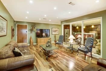 Chic Baton Rouge Apt ~ 3 Miles to LSU Campus!