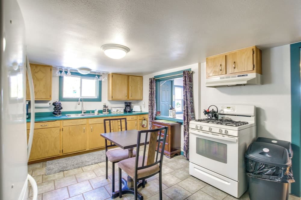 Colorful Cottage w/ Hot Tub - Steps to Long Lake!