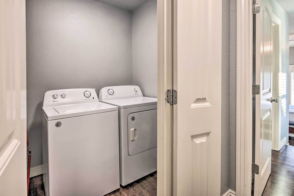 Cozy Duplex, Walk to Bentonville City Square!