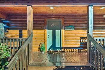 Cozy Cabin w/ Loft ~10 Mi to Lake Lure!