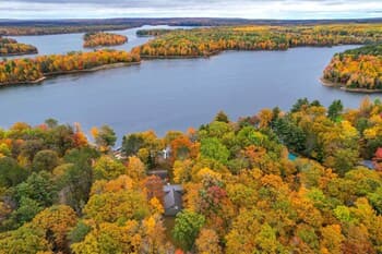 Cozy Hayward Cottage w/ Dock & Lakefront View