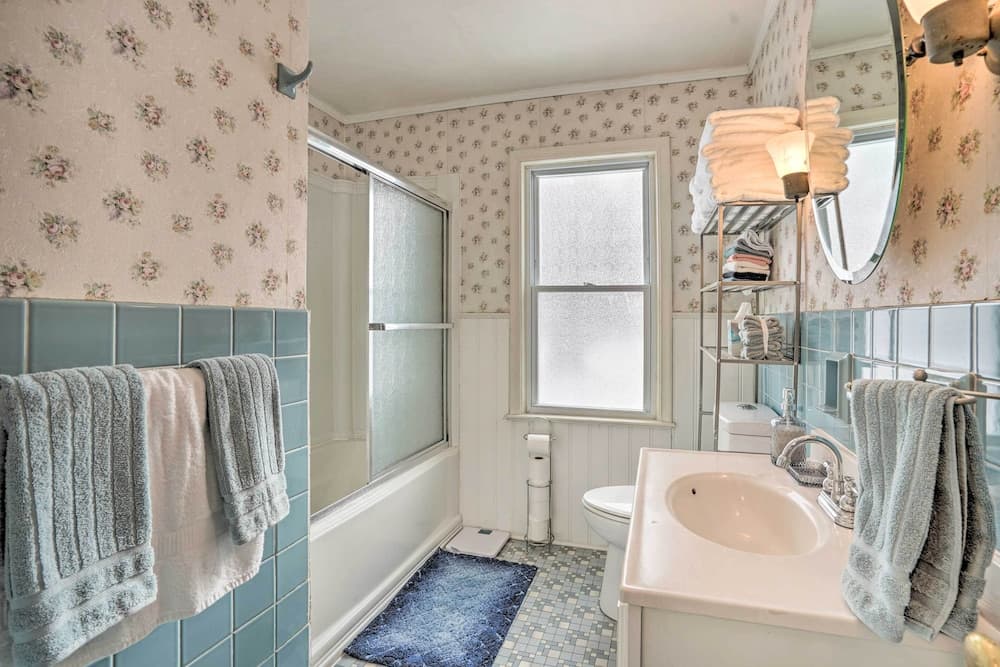 Rural Oswego Cottage on 50-acre Orchard & Farm!