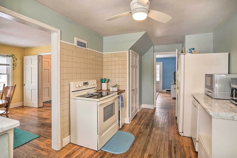 Rural Oswego Cottage on 50-acre Orchard & Farm!