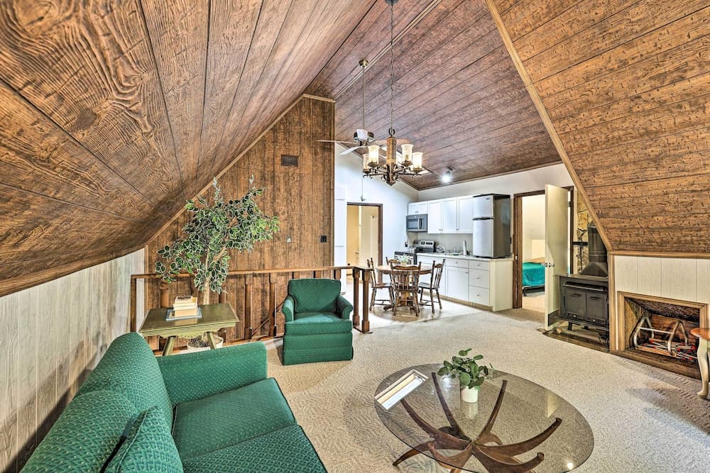 Charming Roan Mtn Cabin Across From Creek!