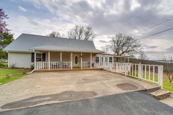 Dog-friendly Eufaula Cabin Rental w/ Lake Views!