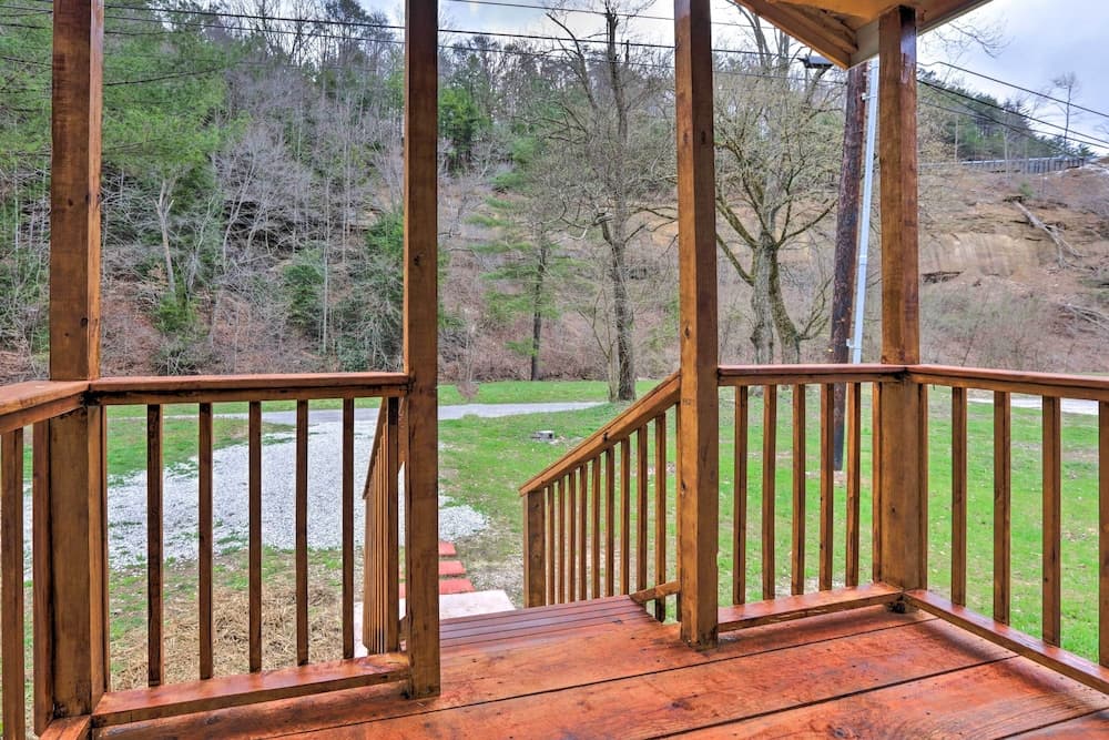 Cozy Creekside Cabin ~ 24 Mi to Red River!