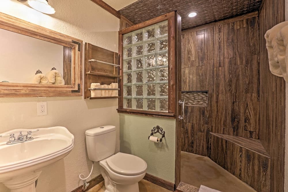 'gruene Cabin' - Pet Friendly New Braunfels Studio