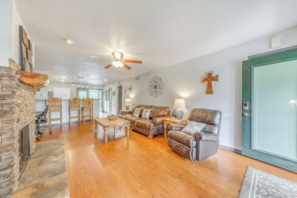 Condo Near Midtown Ruidoso w/ Furnished Deck!