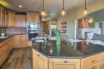 Jonestown House w/ Hill & Lake Travis Views!