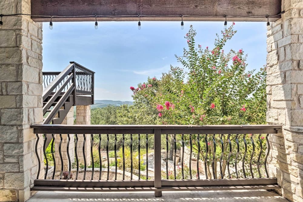 Jonestown House on Hill w/ Lake Travis Views!