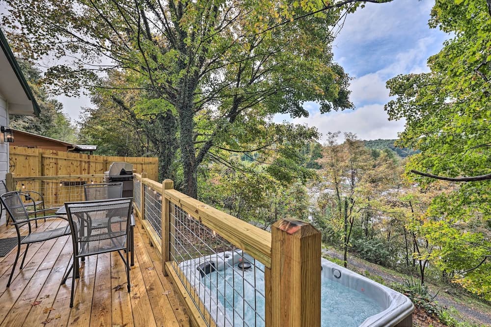 Hilltop Hideaway w/ Scenic Views & Hot Tub!