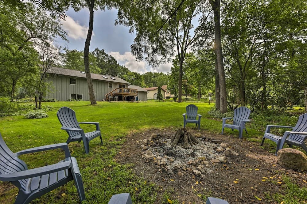 Lake Nagawicka Home - 2 Blocks to Boat Launch