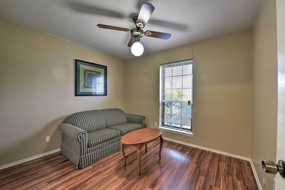 Pet-friendly Missouri City Home w/ Fenced-in Yard!