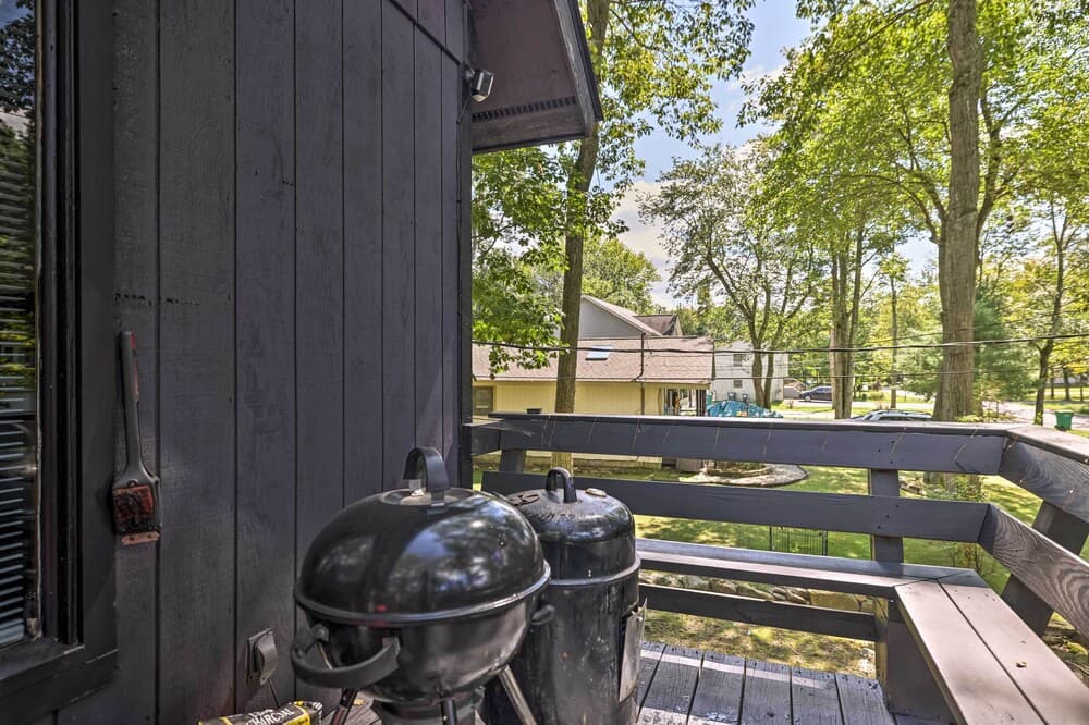 Walk to Lake: Game Room Getaway in Pocono Summit!