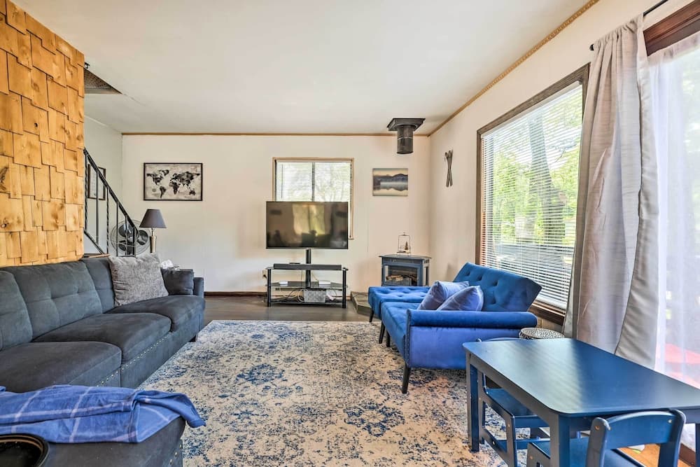 Walk to Lake: Game Room Getaway in Pocono Summit!