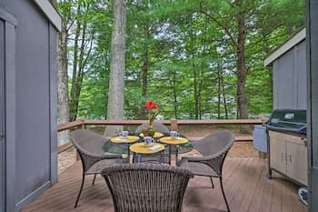 Hike, Ski & Explore: Lake Harmony Retreat w/ Grill