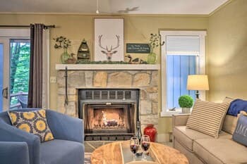 Lake Harmony Townhome w/ Grill - Walk to Slopes!