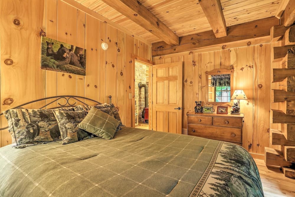 Lake Wallenpaupack Cabin w/ Shared Pool!