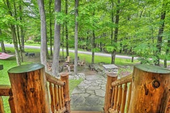 Lake Wallenpaupack Cabin w/ Shared Pool!