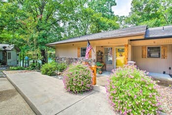 Lakefront Hot Springs Village Condo w/ Dock!