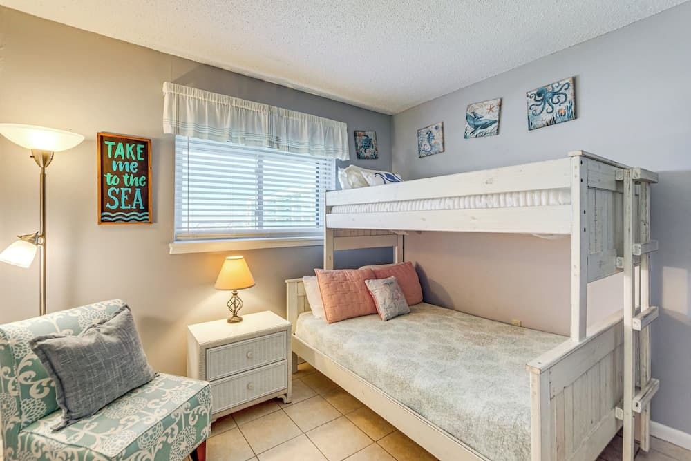 Gulf Highlands Getaway w/ 6 Pools & Beach Access