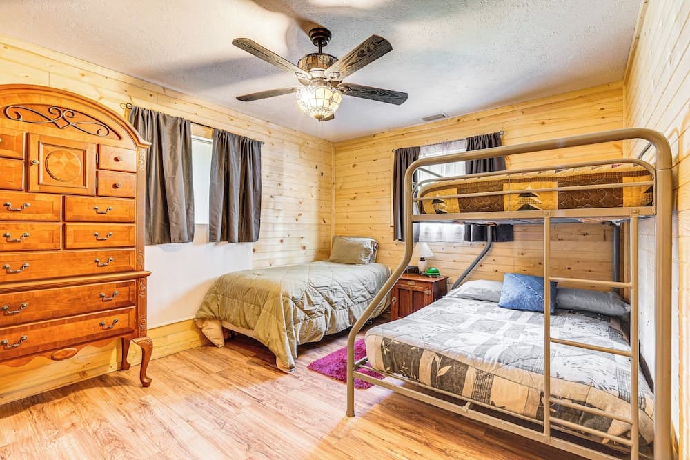 Murphy Cabin w/ Deck, Grill & Private Pond!