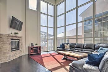 Luxe Utah Getaway: Hot Tub, Walk to Ski Lift!