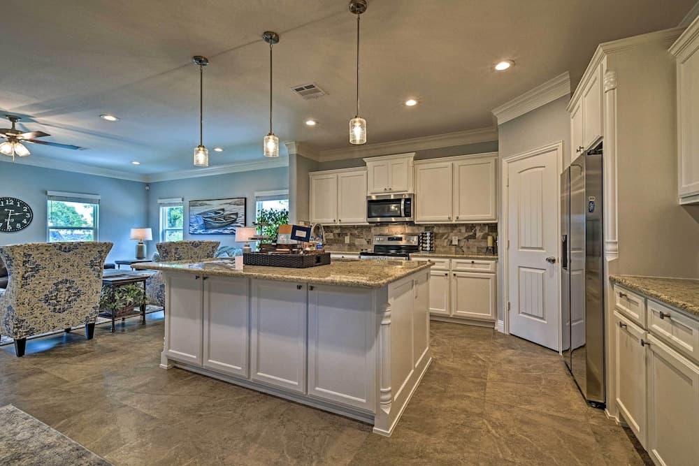 Luxury Granbury Home w/ Game Room: Steps to Lake!