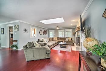 Modern Montgomery Escape w/ Game Room & Porch