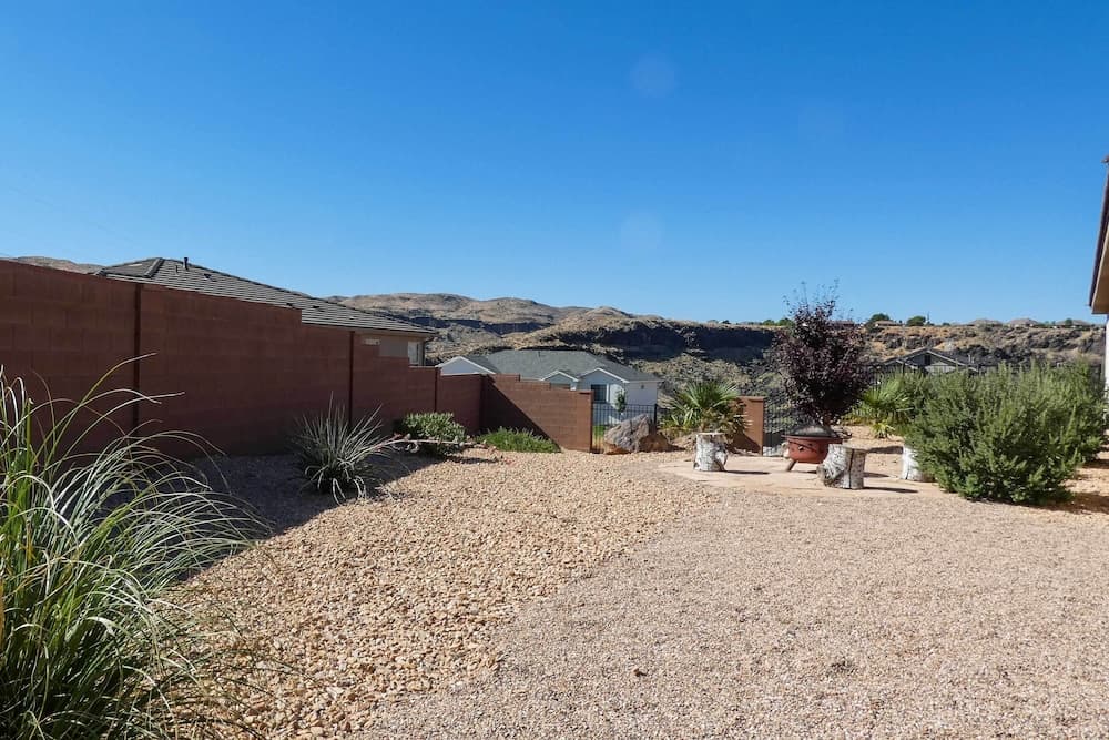 La Verkin Home w/ Hot Tub, Kayaks, & Bikes!