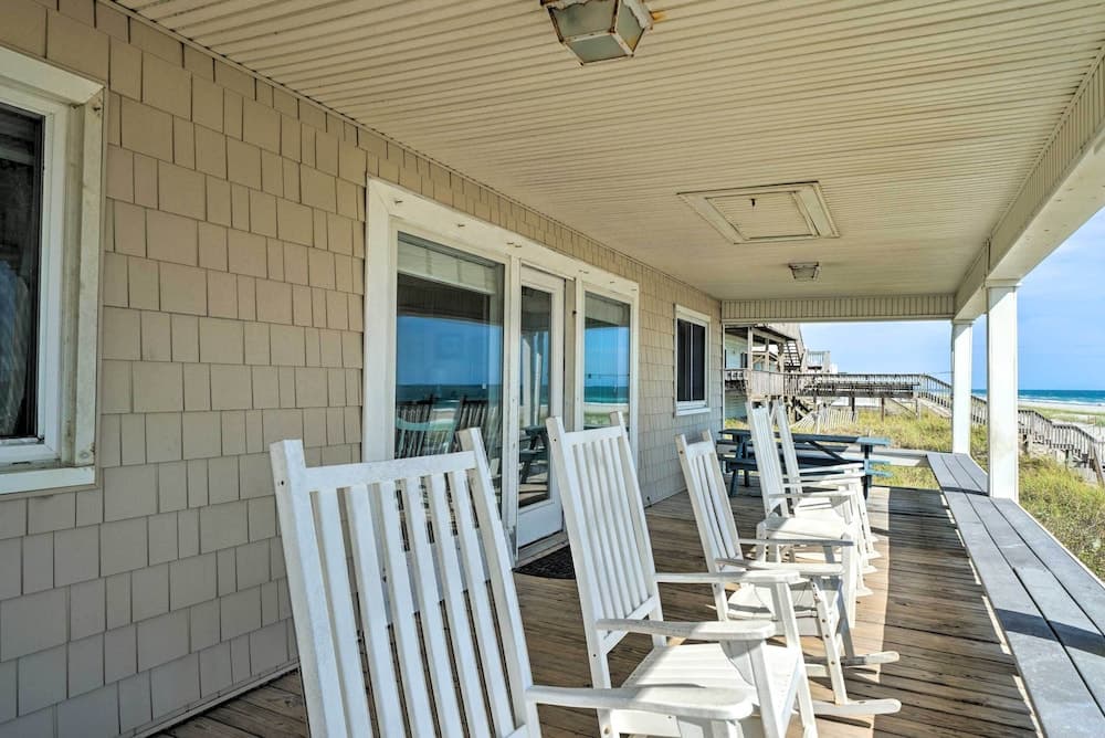 Peaceful 'cottage By The Sea' Oceanfront Home!