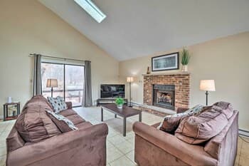 Poconos Home < 4 Mi to Tobyhanna State Park!