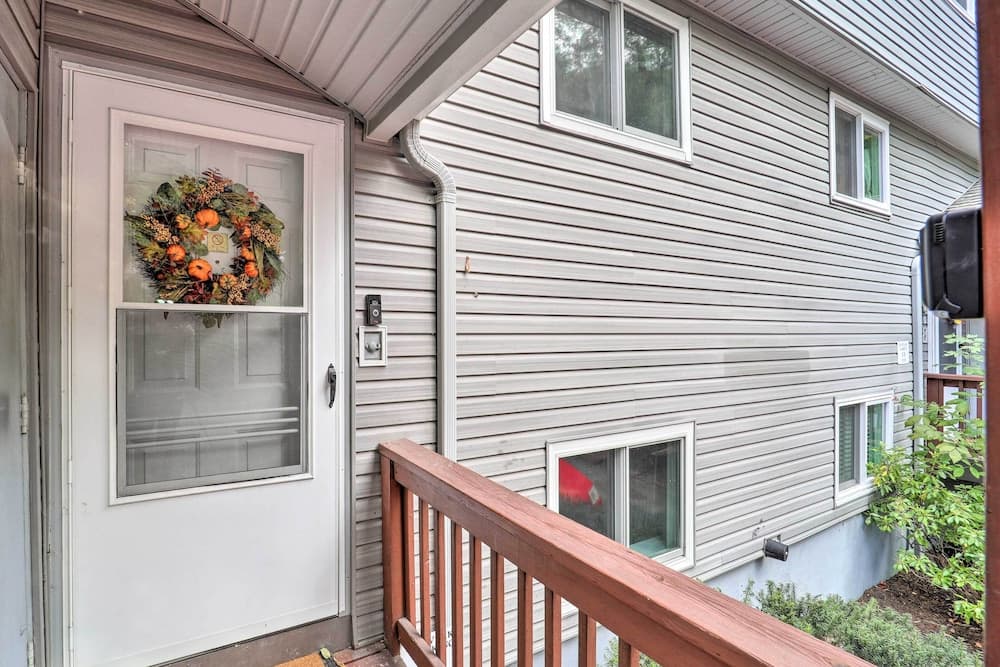 Walk to Ski Resort: Sugar Mountain Haven w/ Views!