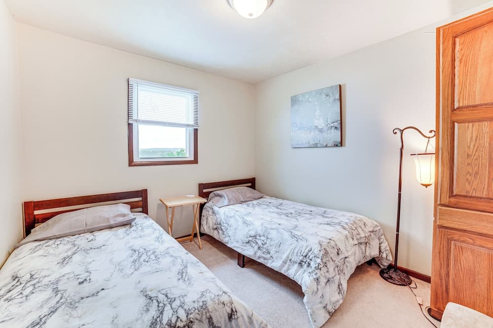 Watch the Sunrise at This Quaint Lake-view Cottage