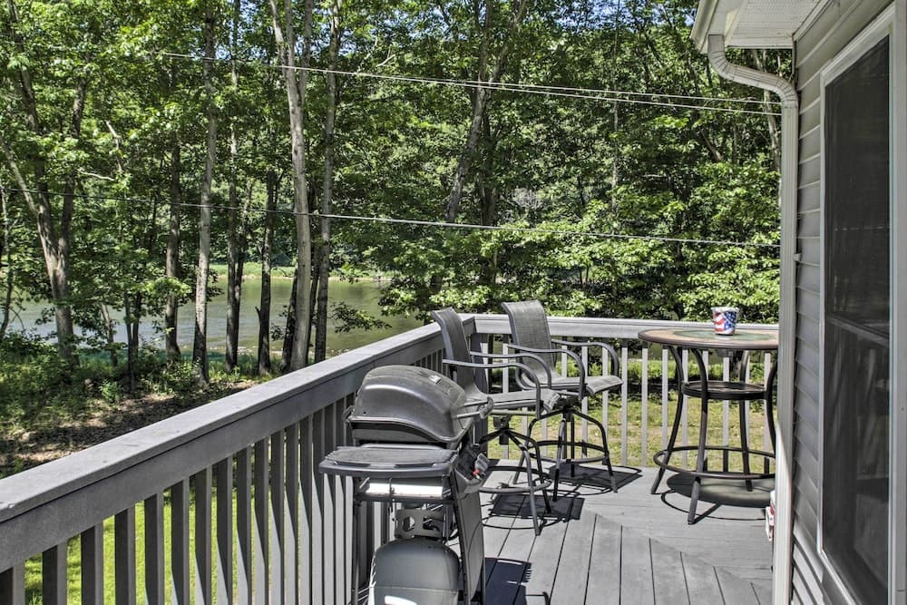 Spacious Home w/ Deck, Grill & Delaware River View