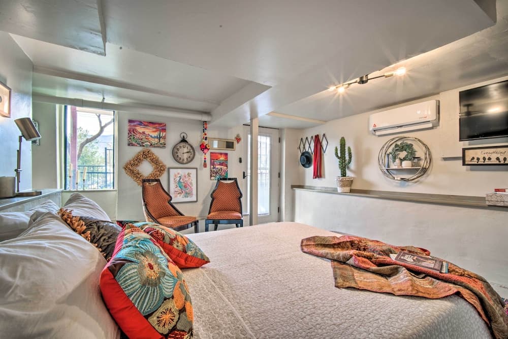 Cozy El Paso Studio w/ Patio ~ 5 Mi to Utep!