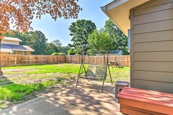 Charming Retreat < 2 Mi to Cranfield Marina!