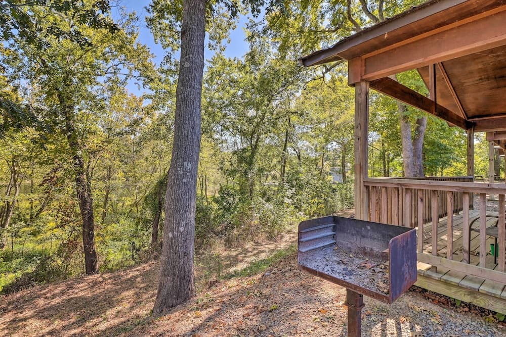 Heber Springs Cabin w/ Deck + River Views!