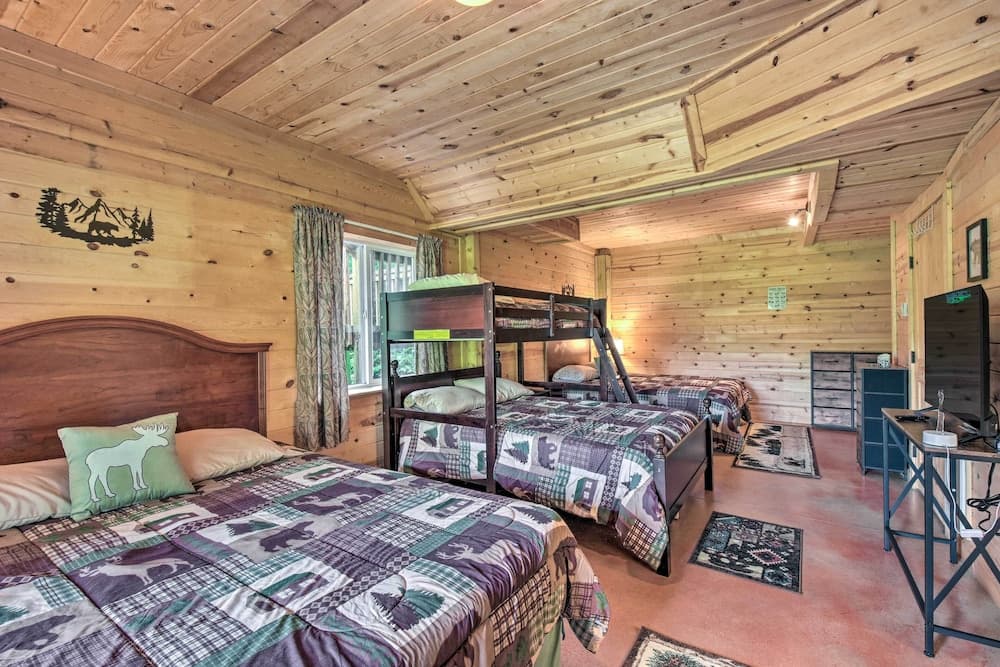 Franklin Cabin w/ Game Room, Mountain-view Deck