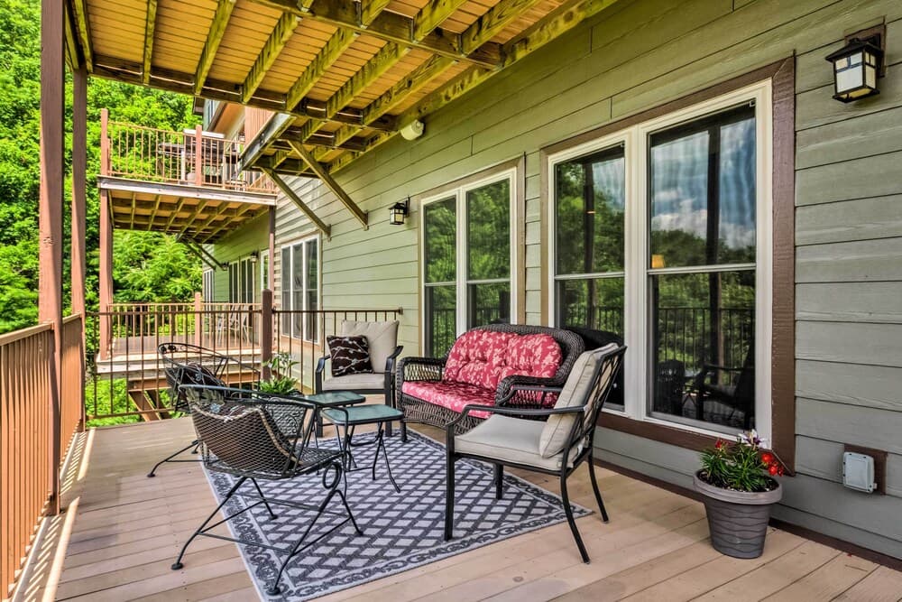 Center Hill Lake Rental: Steps to Hurricane Marina