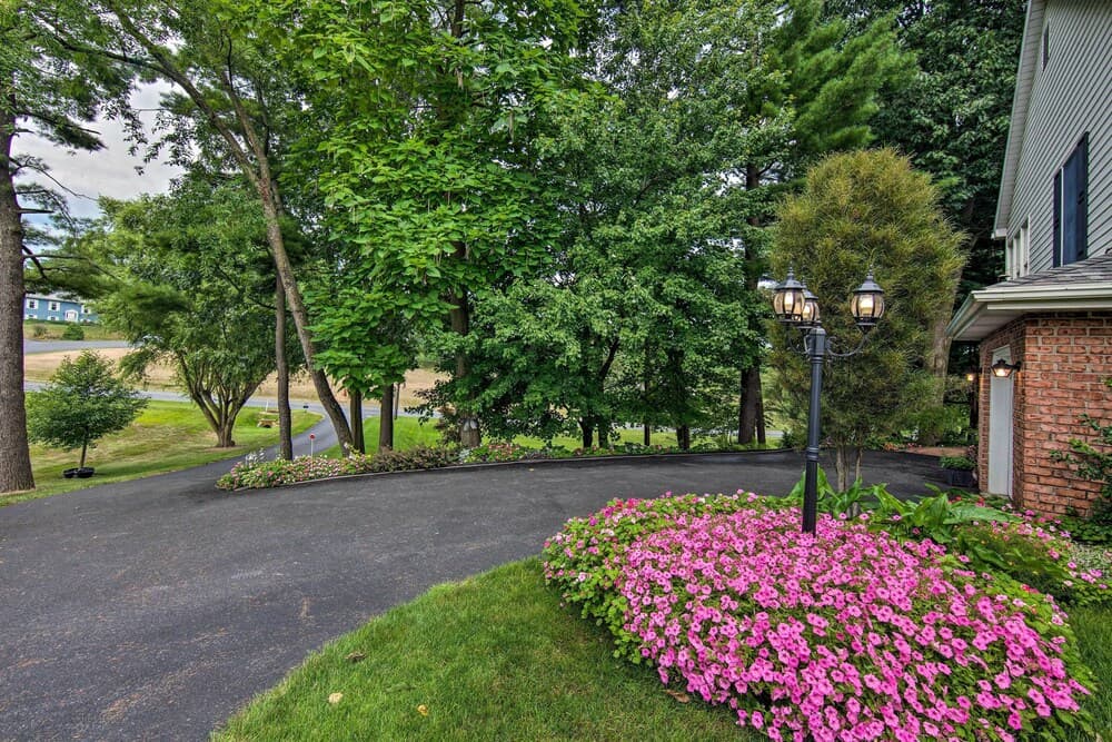 Charming Apartment w/ Yard & Beautiful Gardens!