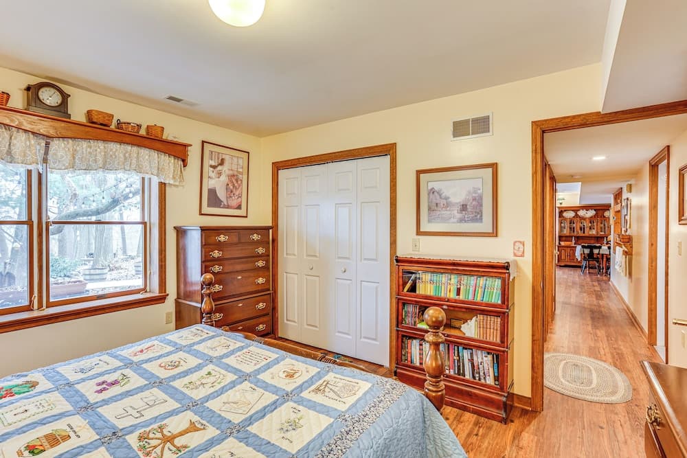 Charming Apartment w/ Yard & Beautiful Gardens!