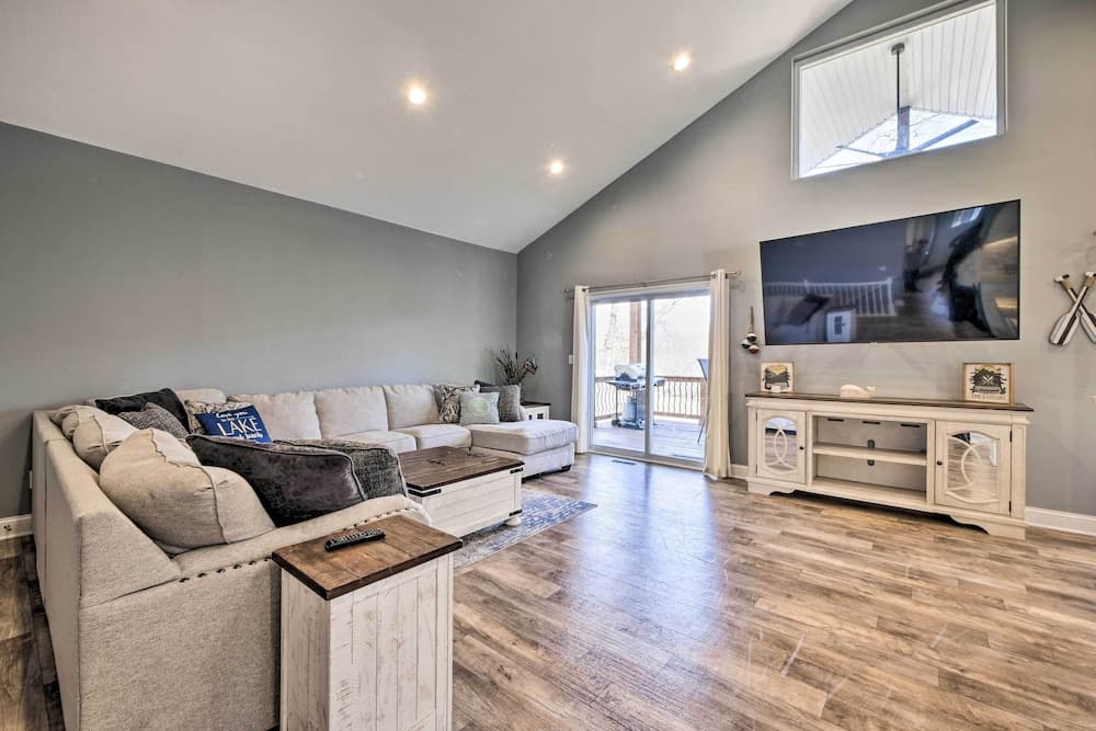 Waterfront Home on Lake Milton: Dock, Hot Tub