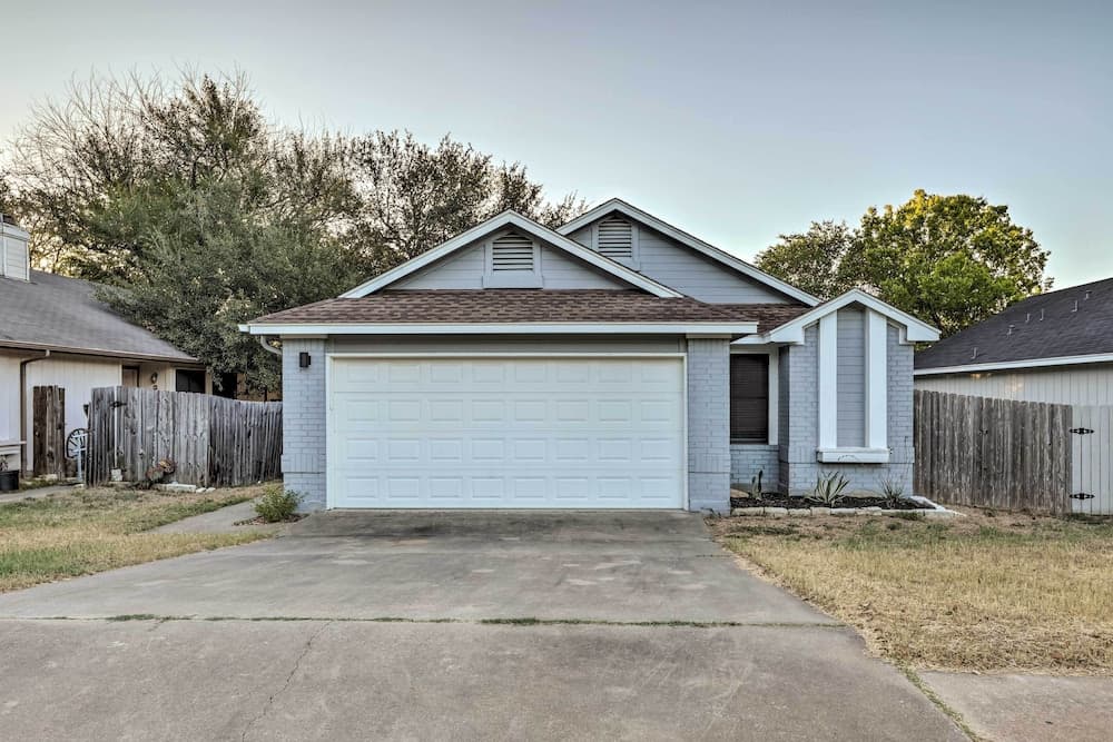 Gorgeous Austin Getaway w/ Fire Pit ~ 8 Mi to Dtwn